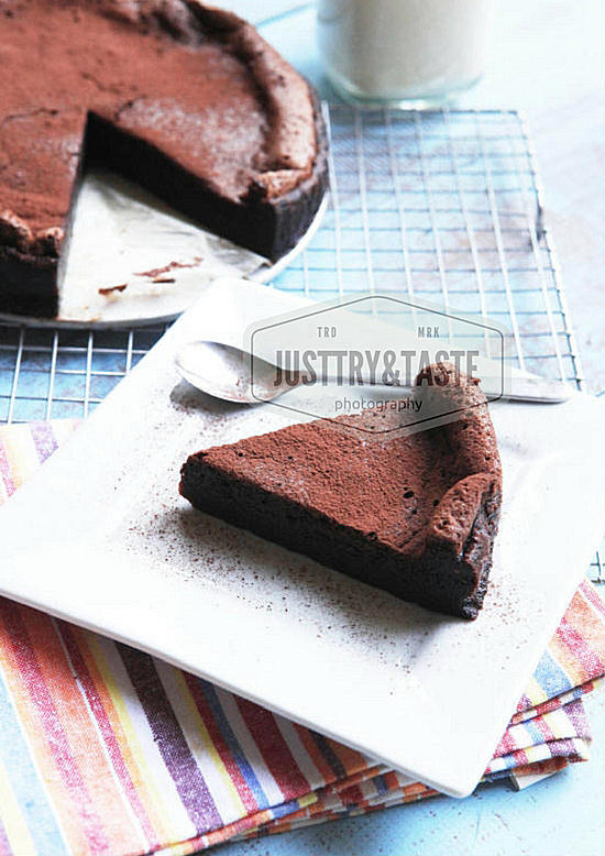 Resep Cake Coklat Retak dengan 4 Bahan (Tanpa Tepung)