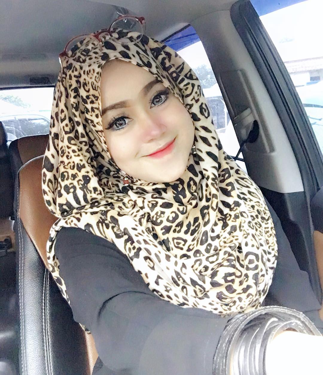 10 Foto Cantik Dokter Marlina Bergaya Dengan Hijab Bikin Netizen