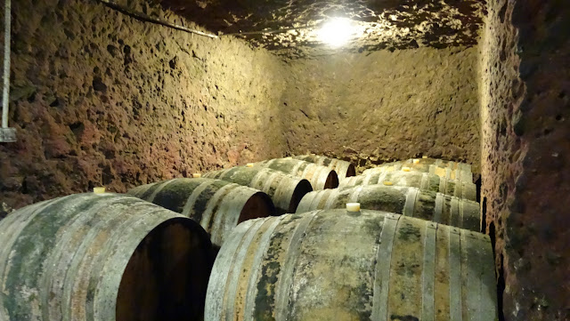 Barris muito antigos na vinícola Montlouis, França