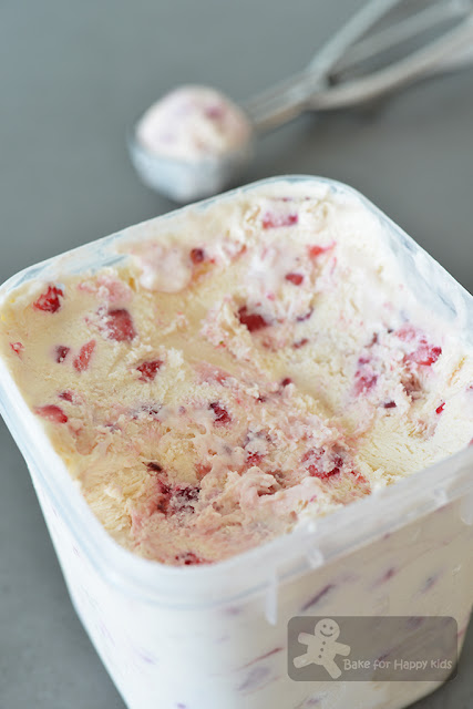 easy no churn 3-ingredients strawberry ice cream