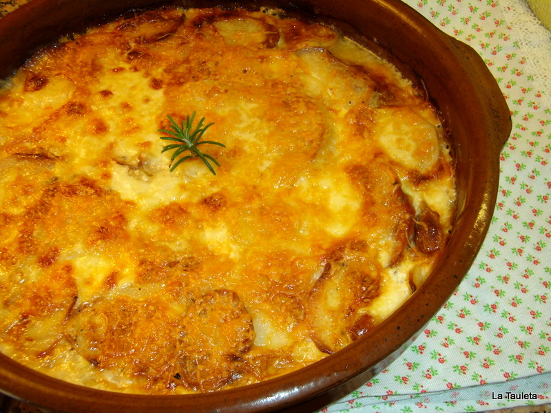 Gratin de Patatas, Gratin savoyard o Tartiflette sin Reblochon, con un buen Manchego La Tauleta