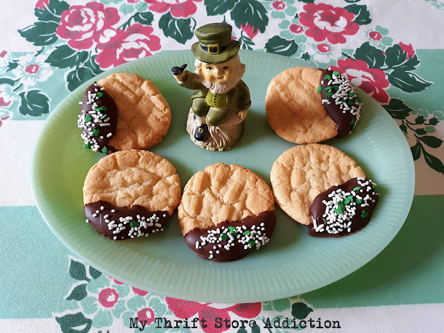 Here's a simple recipe for a tasty St.Patrick's Day treat that will satisfy your chocolate craving! Dark chocolate dipped sugar cookies