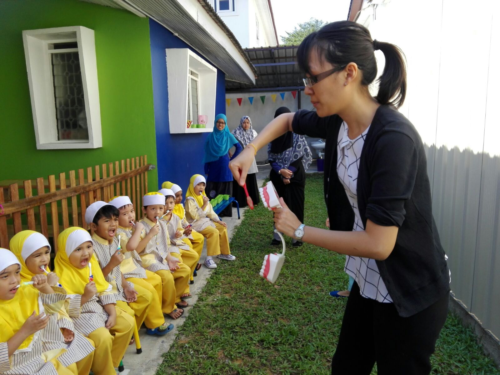 Little Caliphs Petaling Jaya Brushing Teeth Lesson With Dr Ong From Whitezone Dental Clinic Pj
