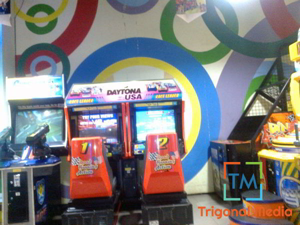 Beberapa Mesin Permainan di Tempat Bermain - Trigonal Media