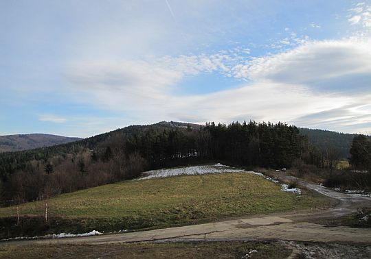 Przełęcz Granice (575 m n.p.m.). Widok na Kudłacze.