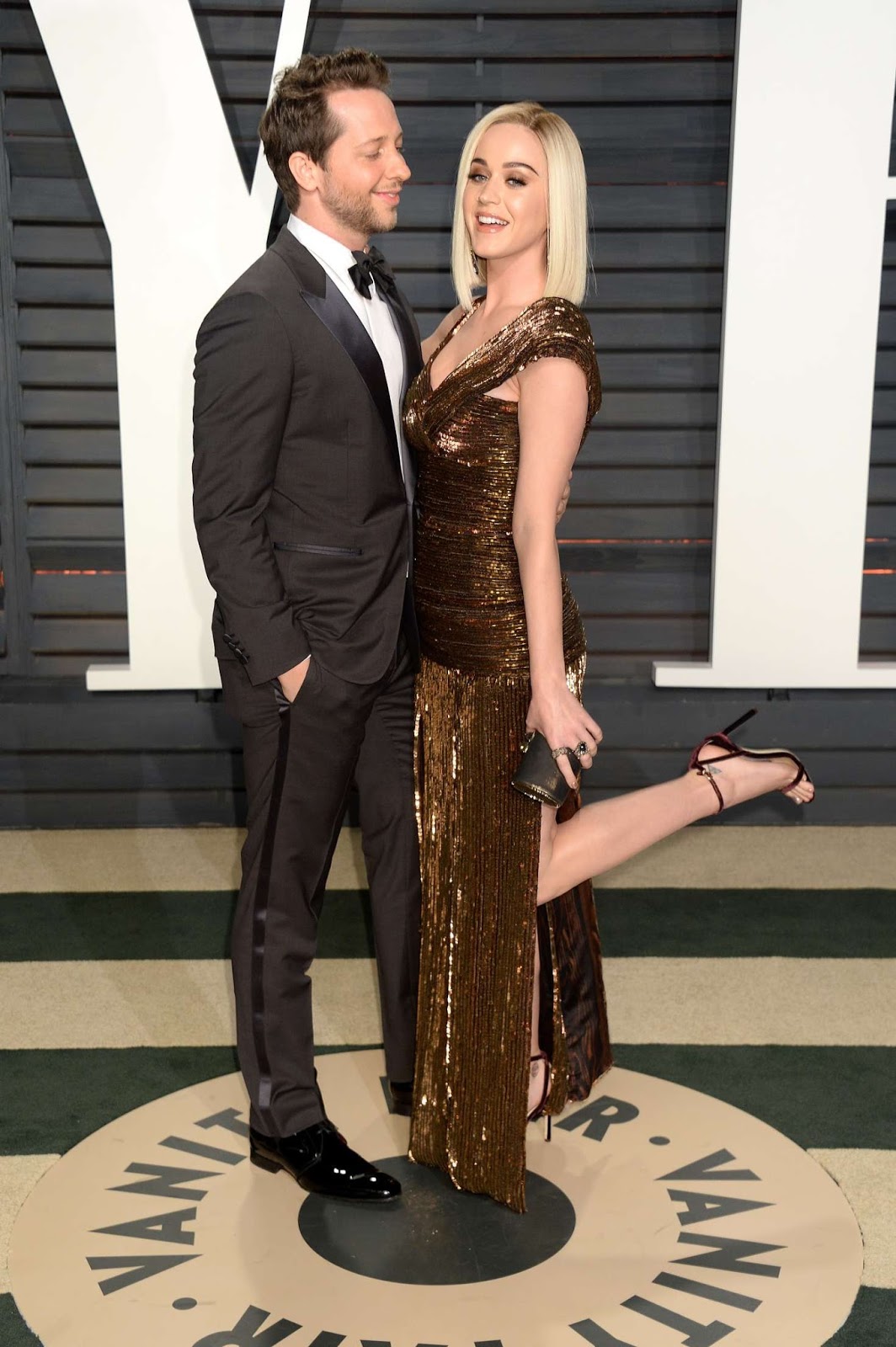 Katy Perry wows in beaded copper gown at the 2017 Vanity Fair Oscar Party