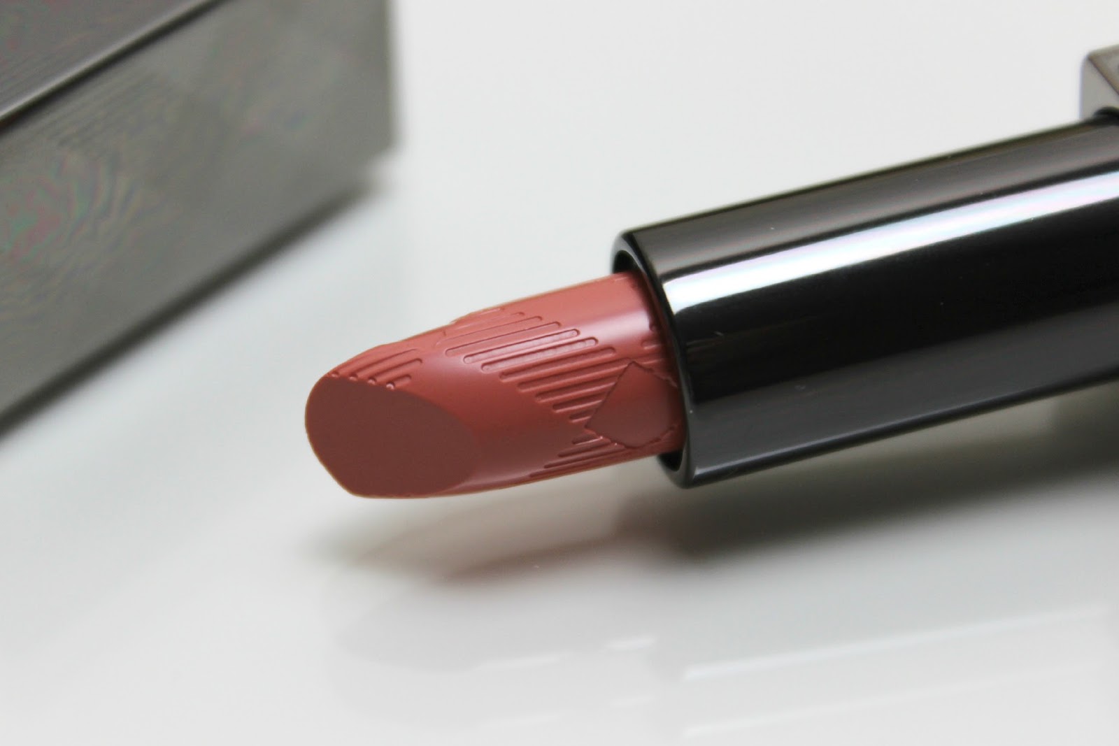 A picture of Burberry Kisses Lipstick in Nude Pink No. 05 