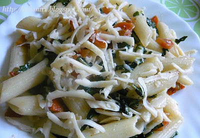 Fast pasta with carrot and dandelion