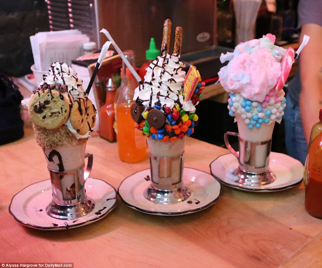 
Γιγαντιαία milkshake
