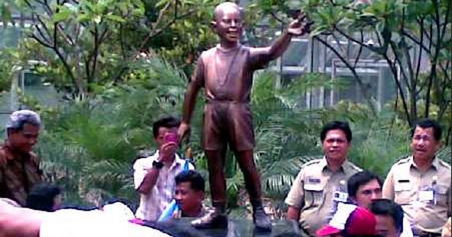 5 Patung Paling Kontroversial di Indonesia  uuzi21 blog