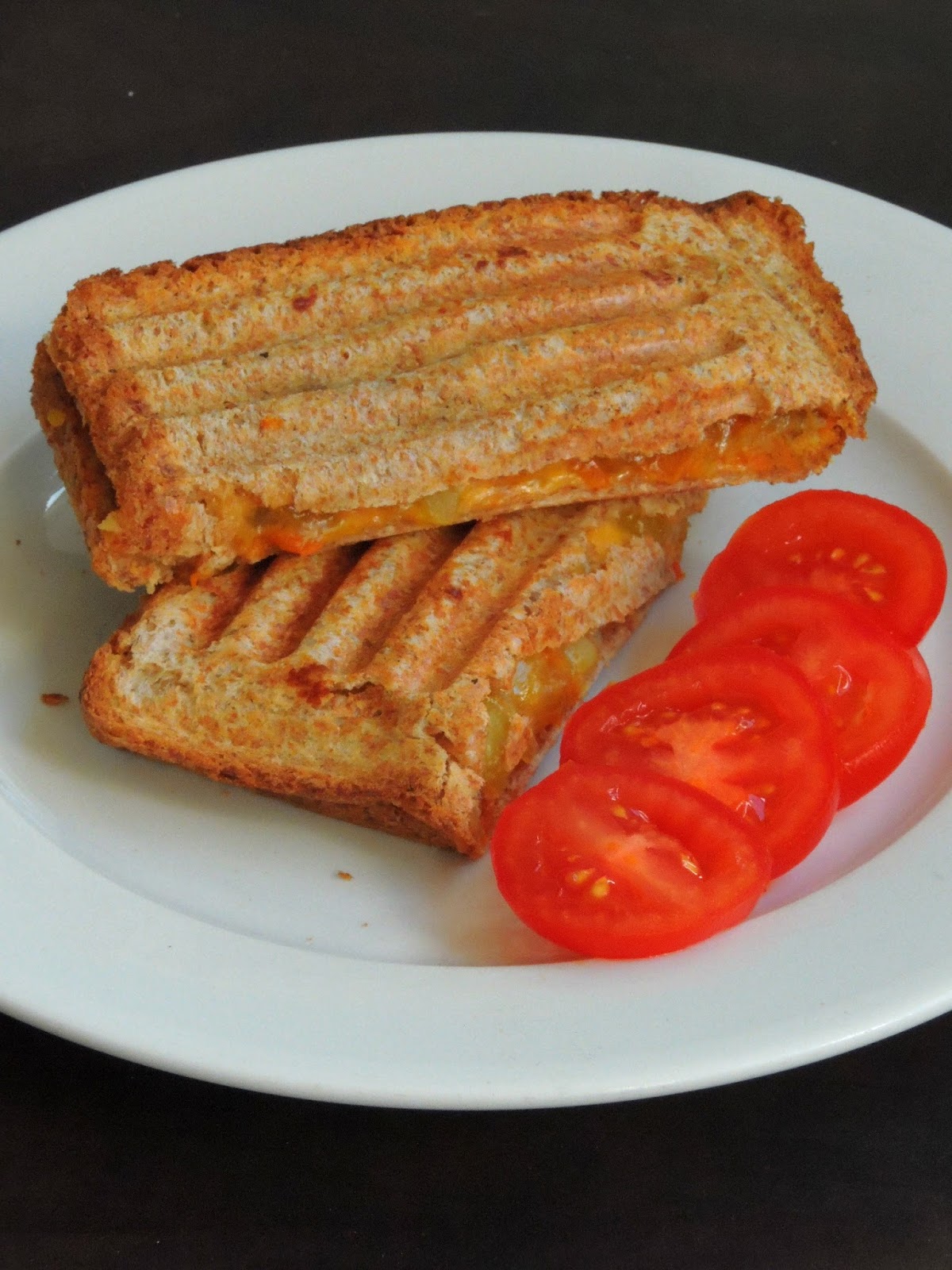 Grilled Cheesy Potato & Carrot Masala Sandwich Cook N Click
