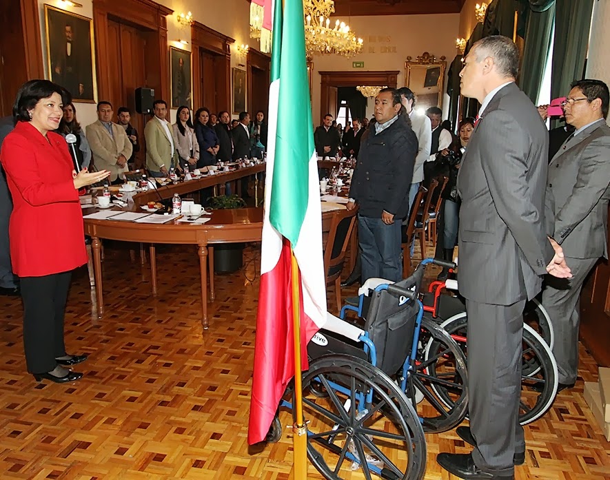 Alienta alcaldesa de Toluca labor solidaria de la sociedad Cronista