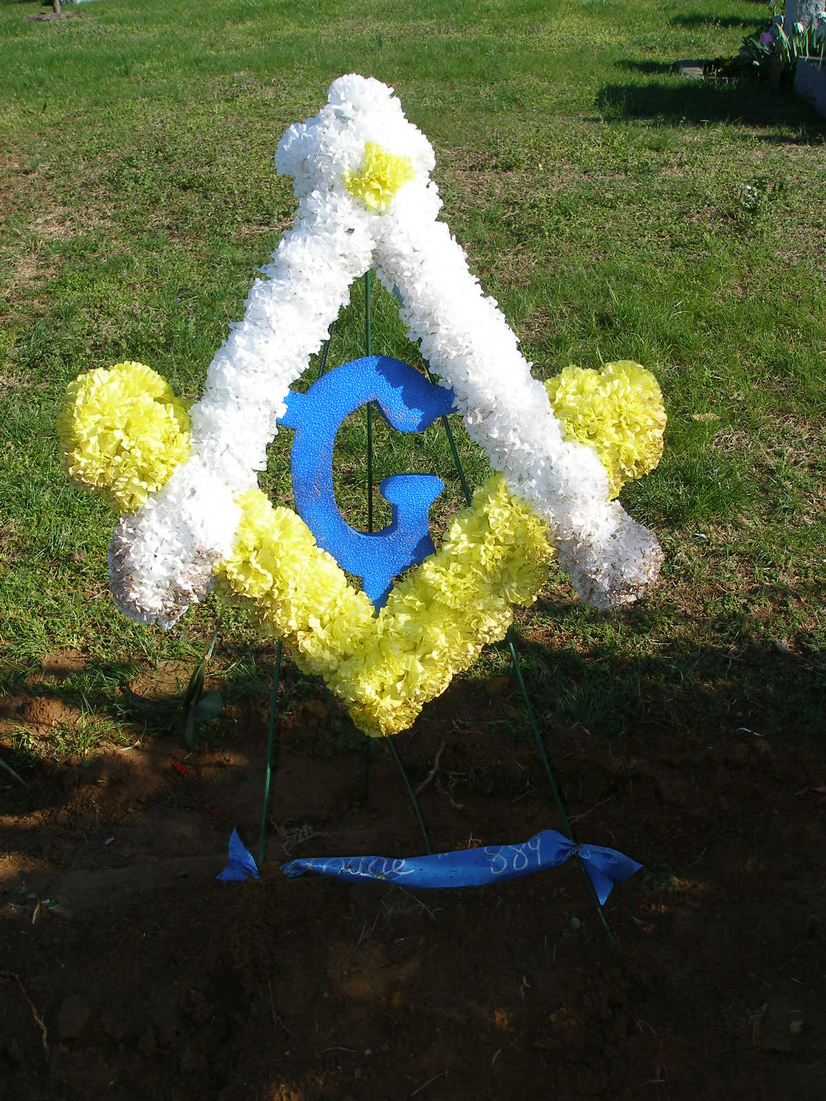 Unusual Kentucky Masonic Grave Wreath