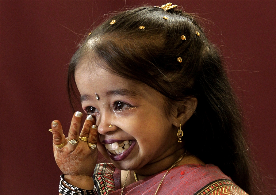 Unveiling The World's Tiniest Stature The Shortest Woman On The