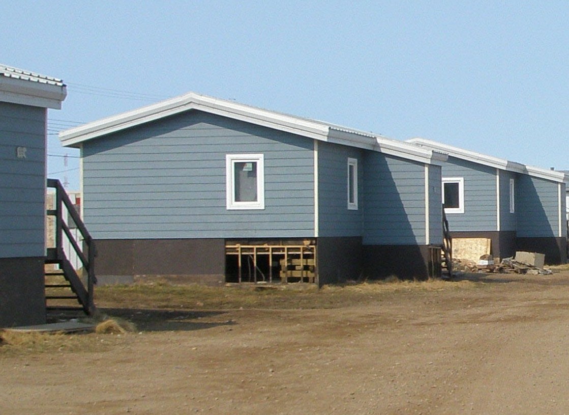 Ultima Thule Paulatuk, the blue inuvialuit hamlet by the 'Smoking