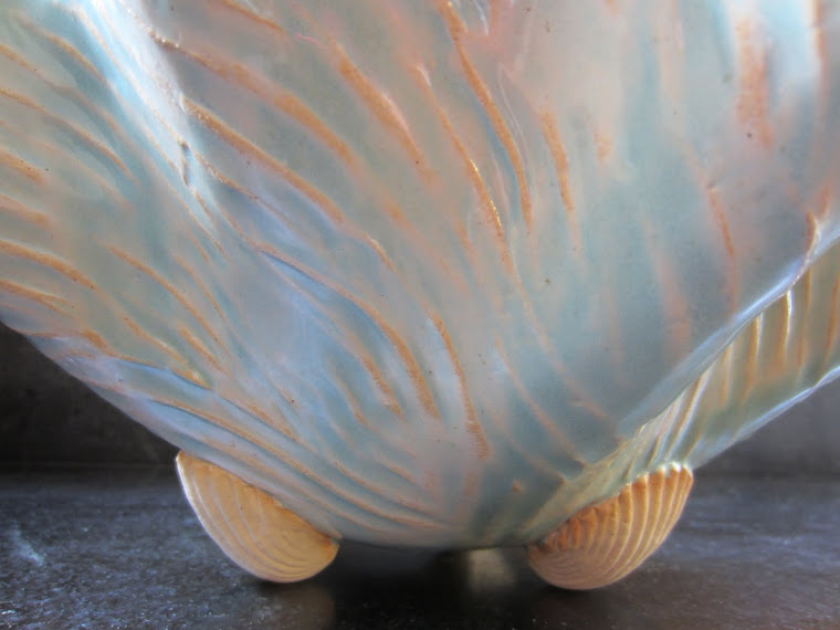 detail shell feet