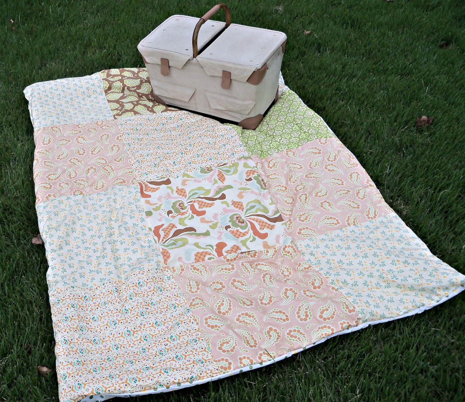 I finished sewing my new picnic blanket!