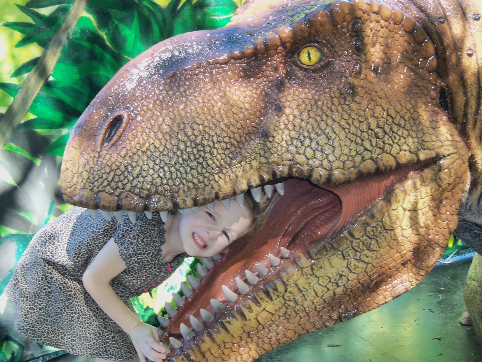 Mommy 2 Two Dinosaurs Alive!