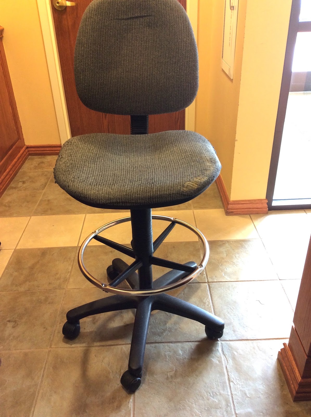 CCoatsofManyColours! Reupholstering my Office Chair