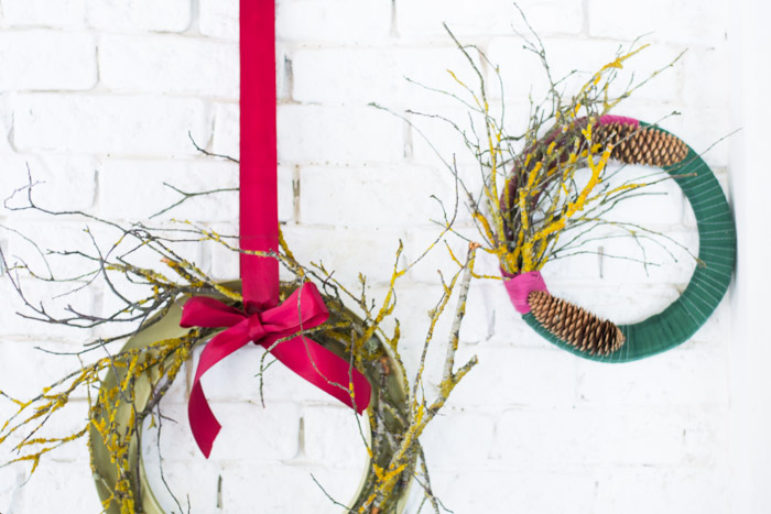 Coronas de Navidad con tela y ramas