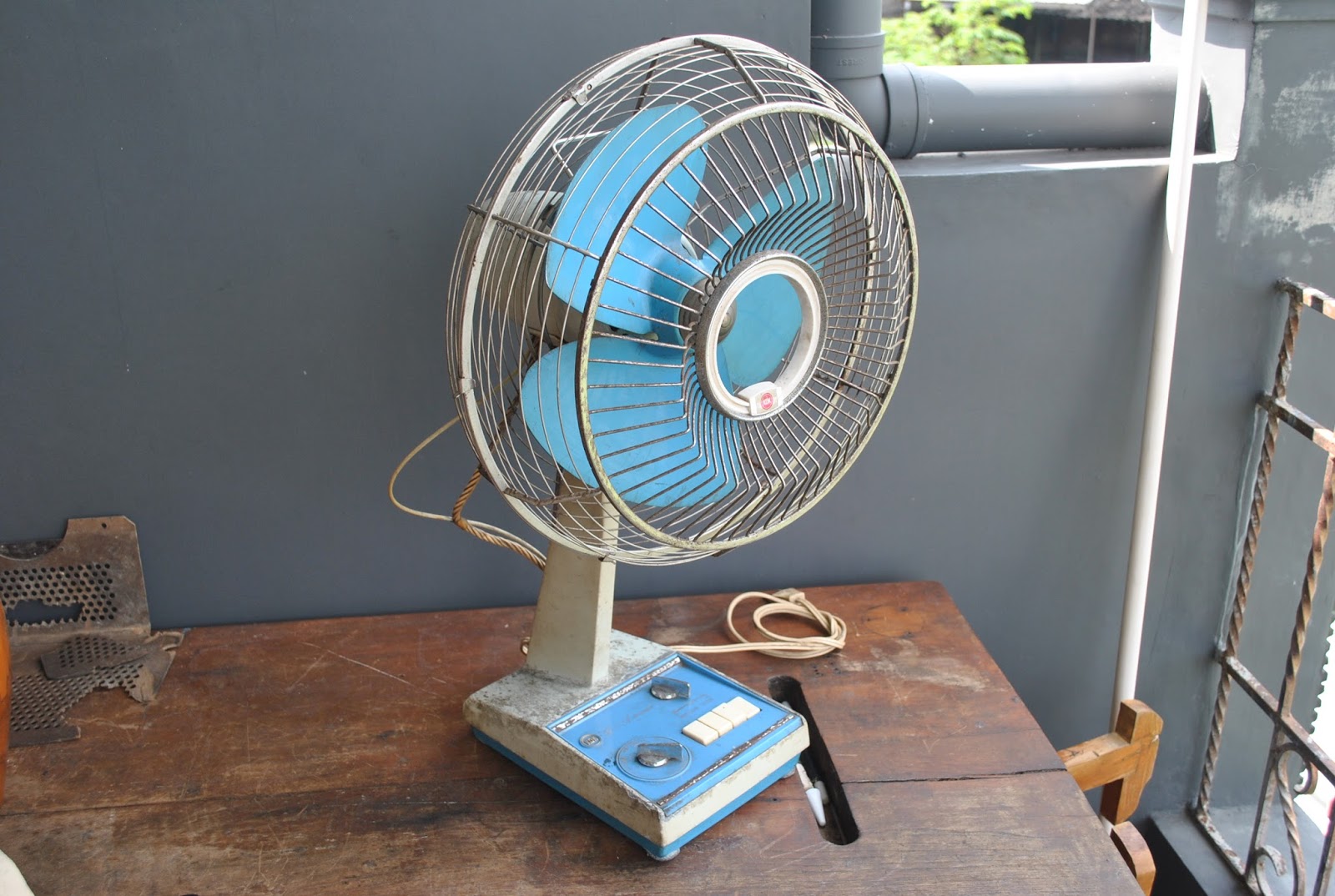 BOBO ART AND CURIOS: KIPAS ANGIN DJADOEL KDK JAPAN 1967 VOLTASE 110