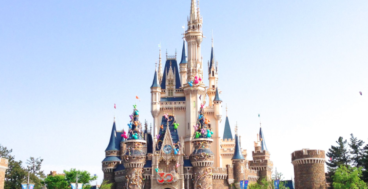 東京ディズニーランドのシンデレラ城は縮尺が小さくなっている ディズニー豆知識 ディズニーグッズカタログ