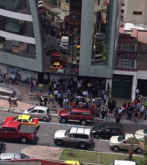 Balacera en la Av. Republica del Salvador balacera y asalto en Quito