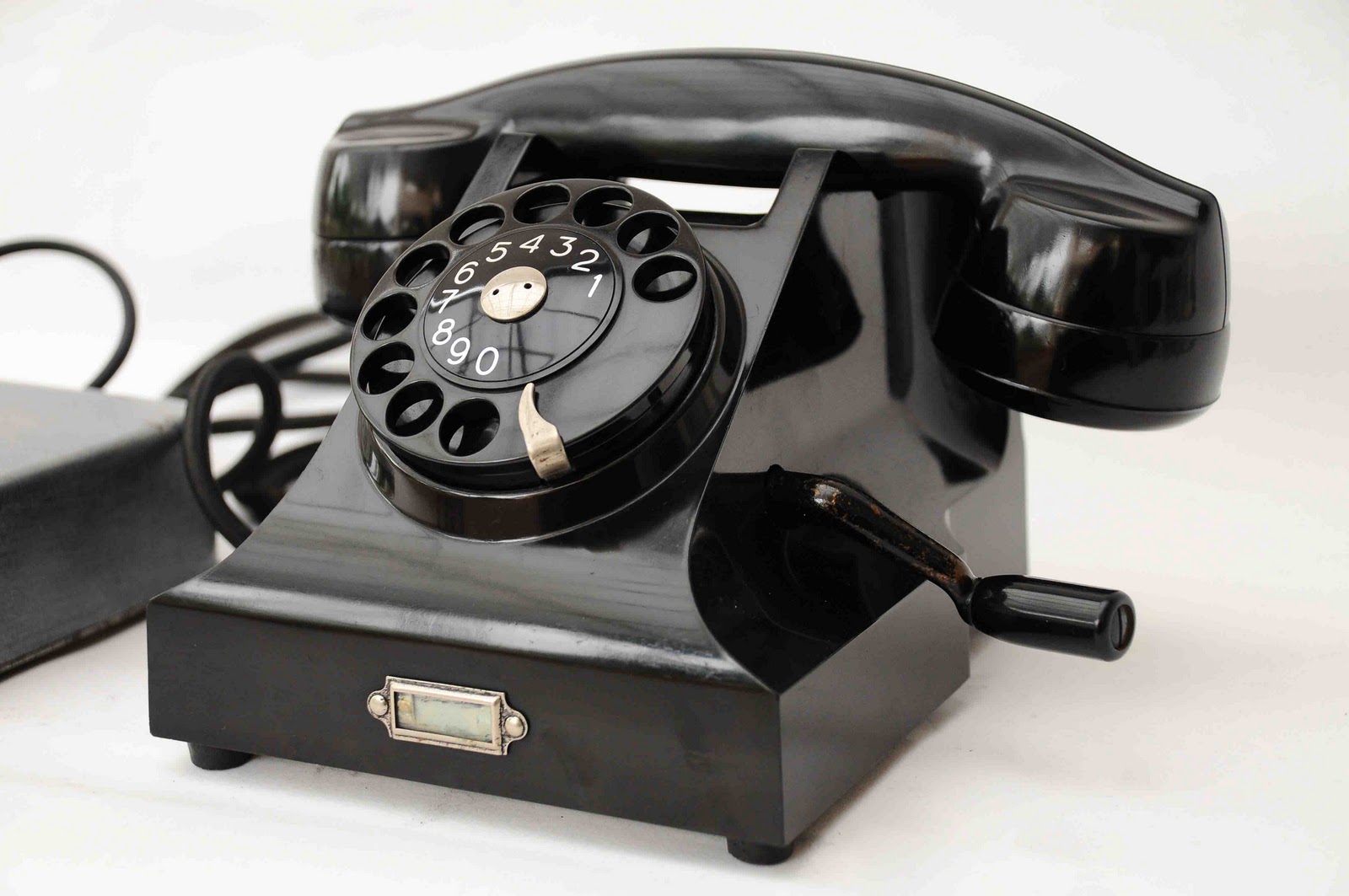 18 через телефон. Ericsson телефон стационарный 1983. Радиотелефон Ericsson. Телефон 18 века. Ericsson ретро телефоны.