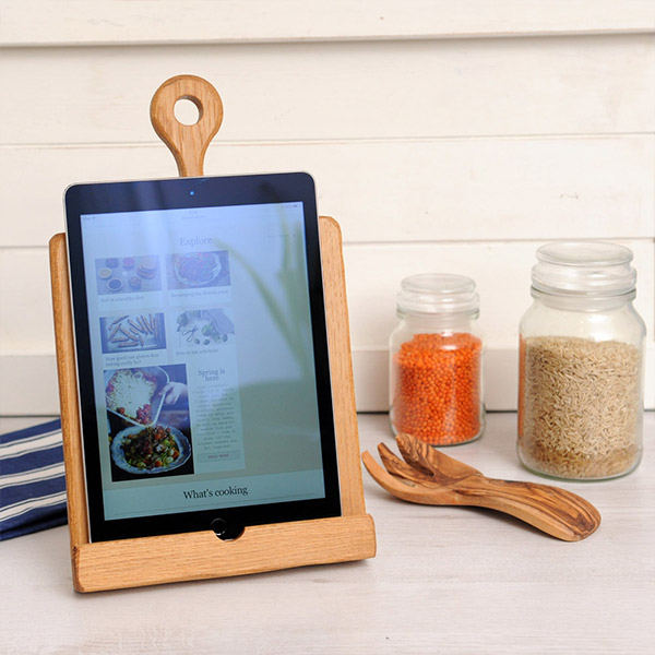 Engraved Oak iPad Recipe Stand Giveaway worth £44.99