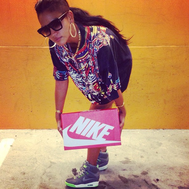 Kemi Online ♥: Cassie rocks Nike Revolutions