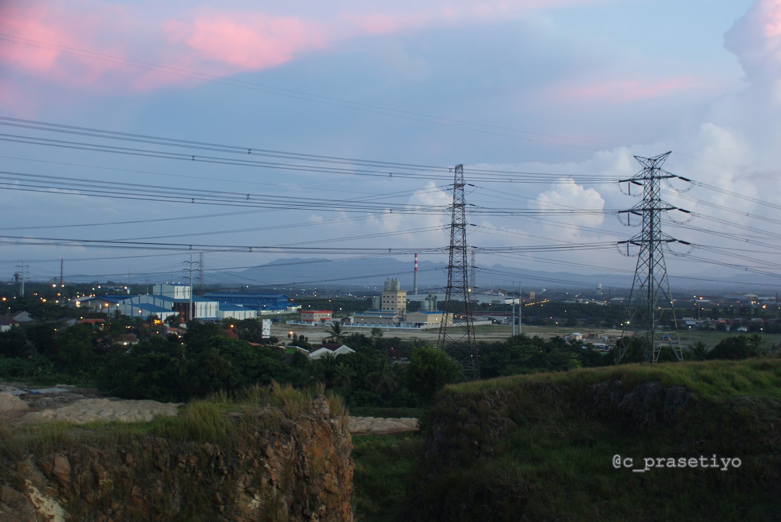 #CobaJepratJepret: Senja di Bukit Puri Krakatau Hijau, Cilegon