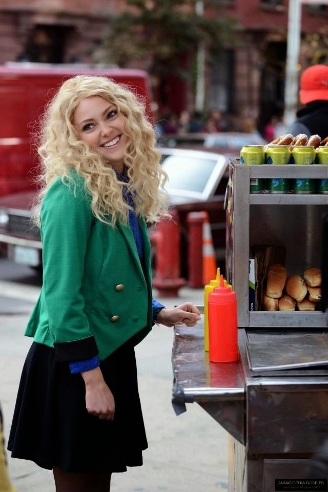Short Celebrities Annasophia Robb's height is 5ft 0in