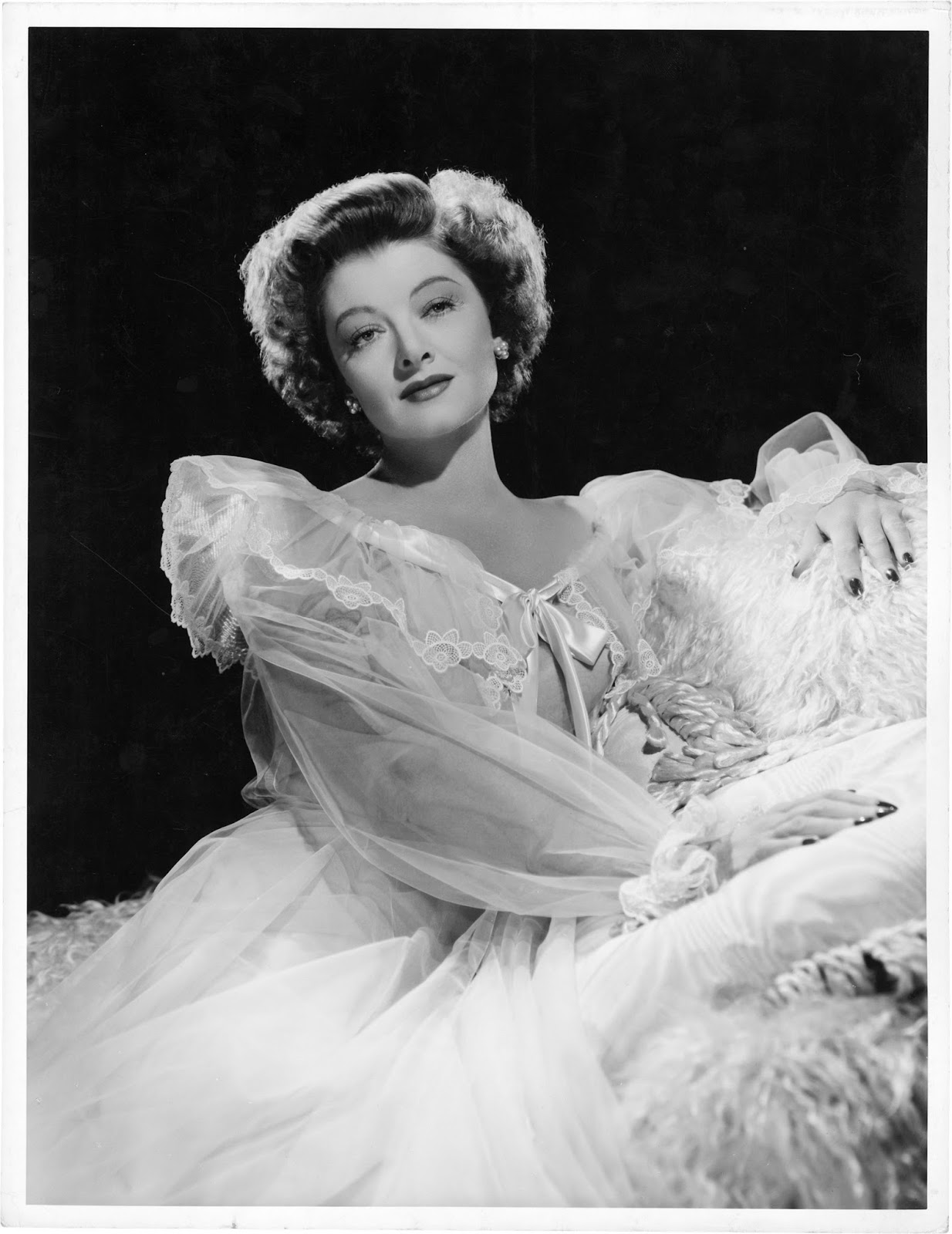 Myrna Loy  The Epitome of Classic Hollywood Charm Through Old Photos - 61