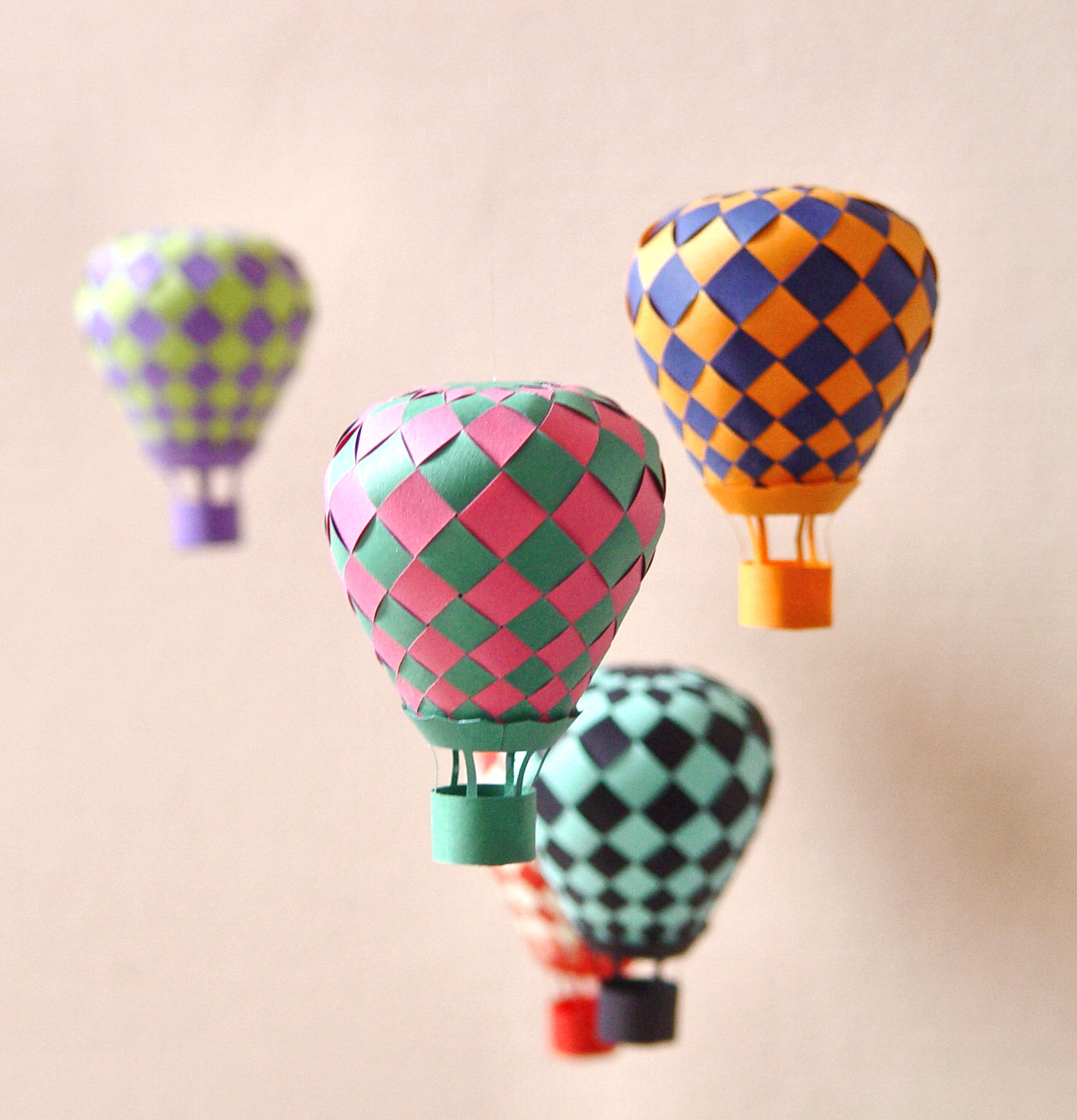Как делают воздушные шары. Воздушный шар из бумаги. Воздушный шар поделка. Объемный воздушный шар. Воздушный шар с корзиной из бумаги.