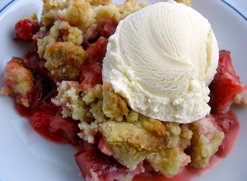 The Hungry Dog Crumbly strawberryrhubarb crumble