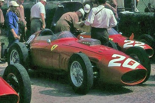 4 de septiembre, 1960 / PHIL HILL, CON FERRARI, ÚLTIMO TRIUNFO DE UN F1 CON MOTOR DELANTERO