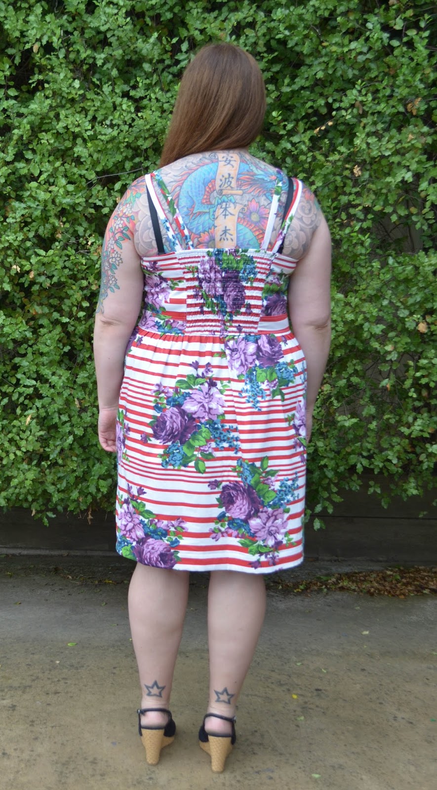 Suzy Bee Sews: BurdaStyle FS/2014 : Smocked back dress