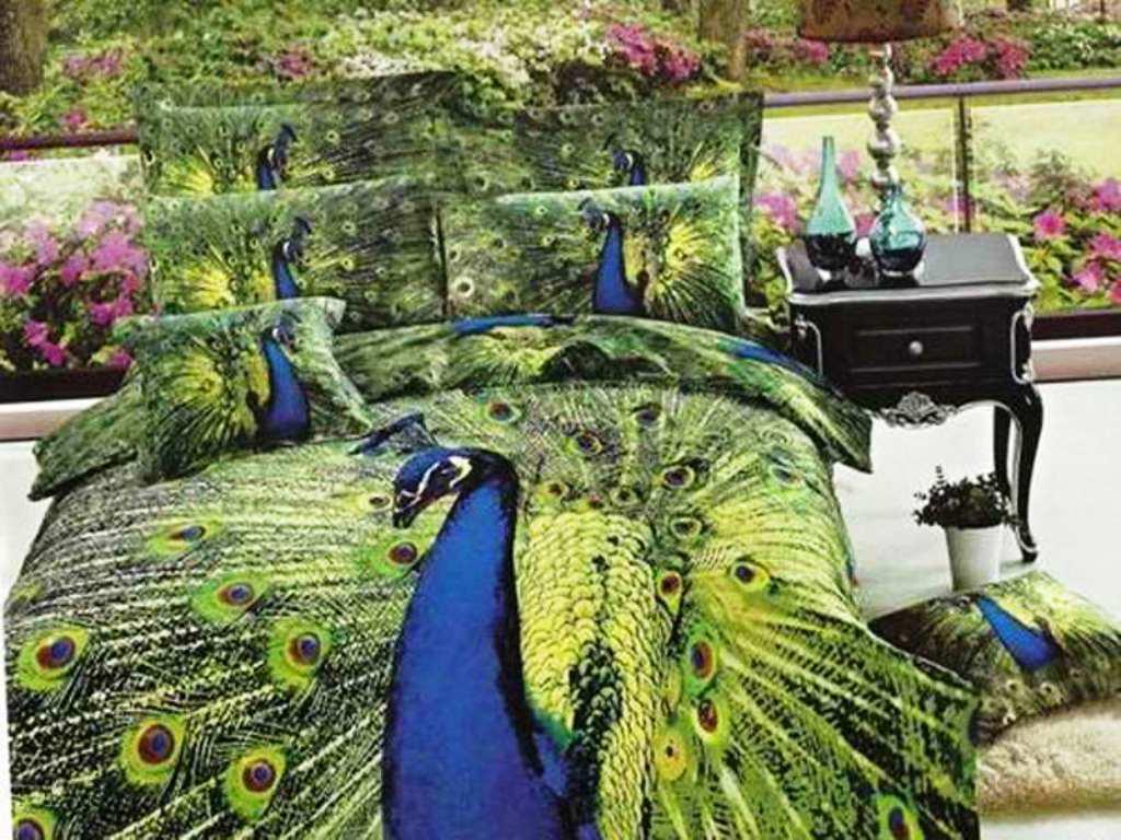 How to Decorate a Bedroom in Peacock Colors