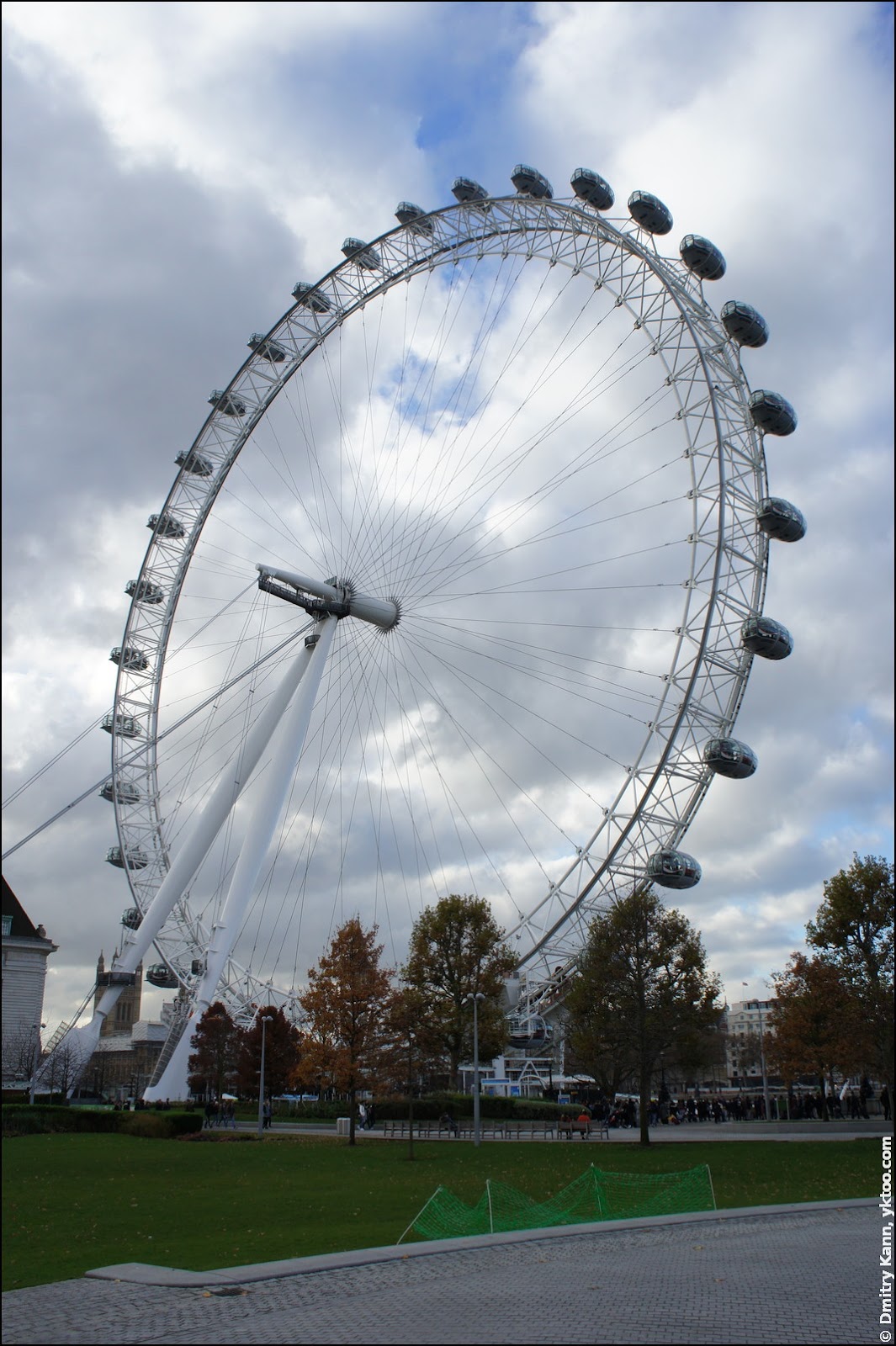 London Eye.