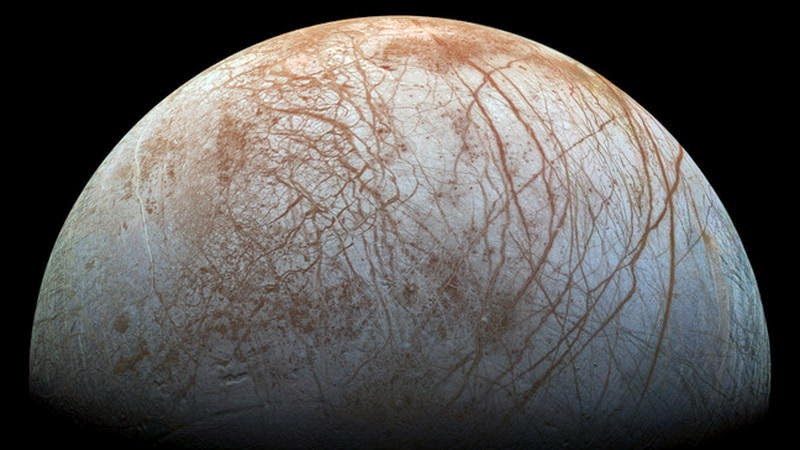 Misteri Bulan Jupiter dengan 'Noda Darah'