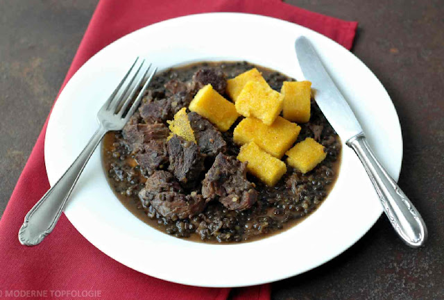 Rinderbeinscheiben mit Linsen und Polenta