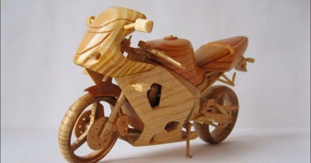 Motos miniatura hechas de madera. | Quiero más diseño