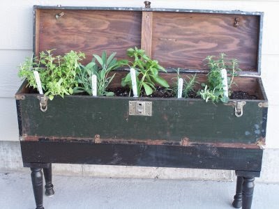 repurposed planter ideas easy http://bec4-beyondthepicketfence.blogspot.com/2014/05/5-easy-awesome-low-cost-planter-ideas.html