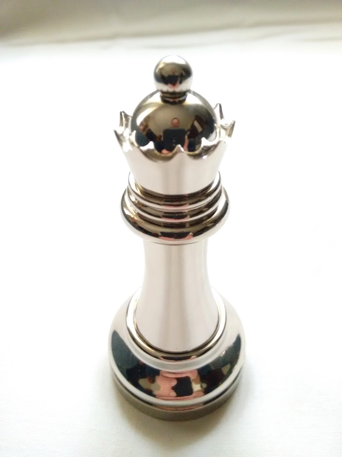 Hanayama Cast Puzzle Chess Queen 