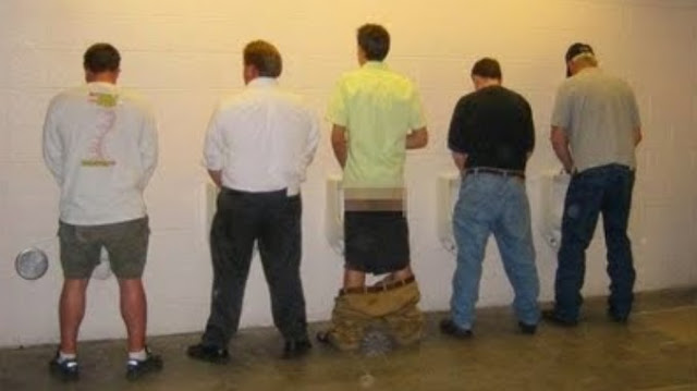 Inilah Alasan Mengapa Nabi Muhammad SAW. Melarang Kencing Dengan Cara Berdiri. Inilah Alasan Mengapa Nabi Muhammad SAW. Melarang Kencing Dengan Cara Berdiri.