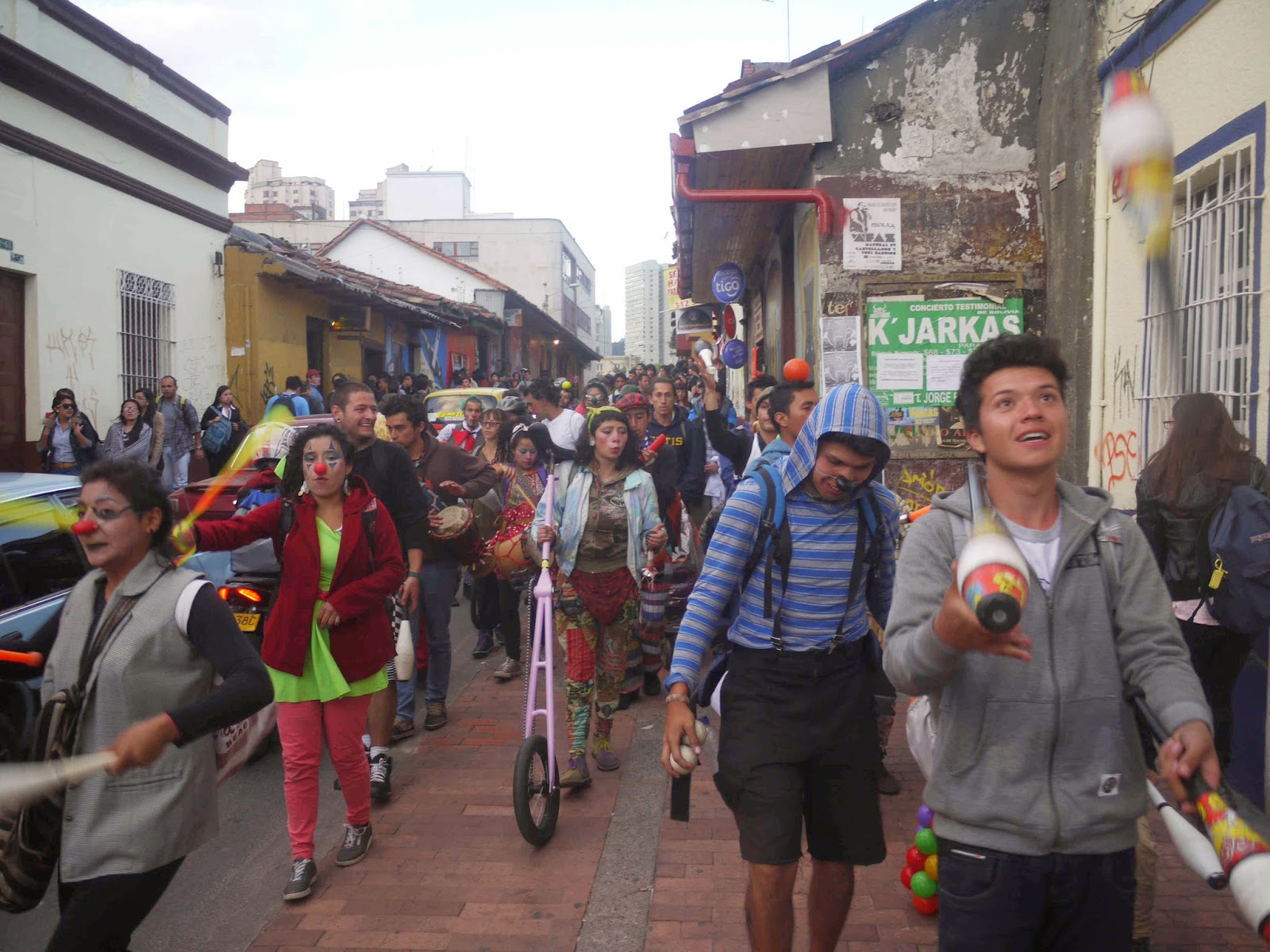Mike's Bogota Blog: Circus in the Streets