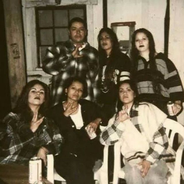 Chola Style and Culture: 40 Fascinating Vintage Photos of Latina Gangs