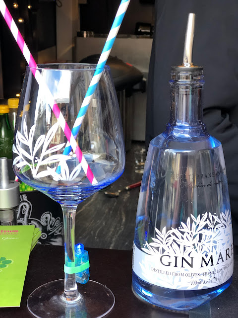 Gin, Gin Tonic, Gin Mare, Mediterranean Gin, 4Eck Restaurant Garmisch-Partenkirchen, Getränkekarte, Lifestyle Drinks, to go, einfach anders, Uschi Glas, Kerstin Schumann