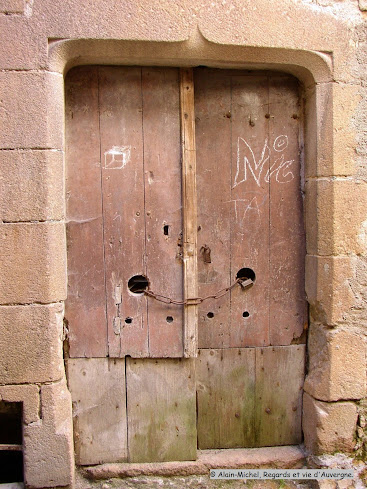 Sauvagnat sainte-Marthe, Puy de Dôme.Porte de cave.