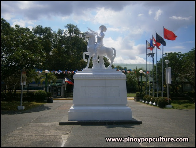 Bulacan Provincial Capitol, plaza, monuments, Gregorio Del Pilar